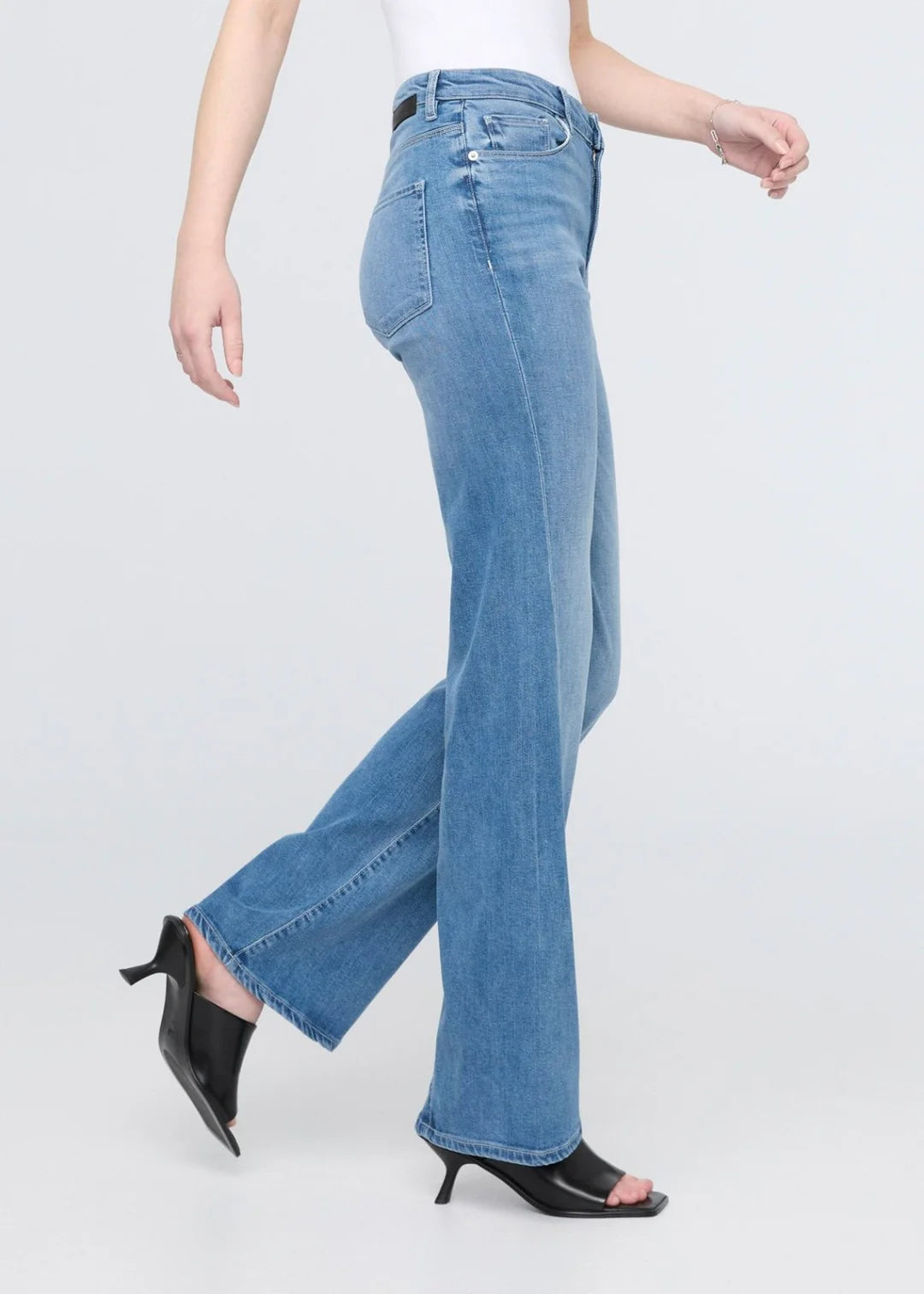 W’s Midweight Performance Denim Wide Leg