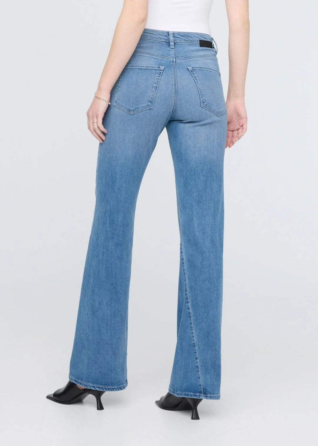 W’s Midweight Performance Denim Wide Leg
