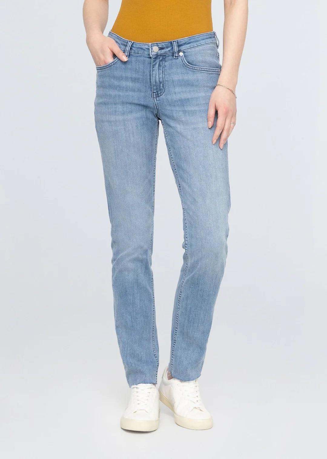 W&#39;s Performance Denim Girlfriend Jean